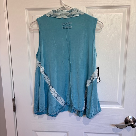 POL blue floral tank - Picture 4 of 6